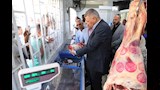 افتتاح أول منفذ دائم لبيع اللحوم والدواجن بكوم أمبو في أسوان