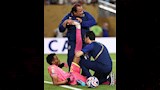الطاقم الطبي للترجي يعالج حارس المرمى (1)
