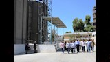 محافظ أسوان يتفقد مطحن ناصر بكوم أمبو (2)