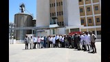محافظ أسوان يتفقد مطحن ناصر بكوم أمبو (11)