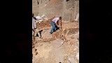 إزالة حالتي بناء مخالف في مدينة الأقصر (3)