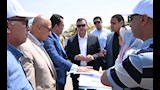 وزير الإسكان يتفقد مشروعات الإسكان الأخضر وتطوير البنية التحتية بالعاشر (5)
