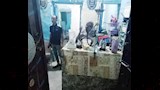 غلق وتشميع 35 محلا وكافيه مخالف في أسوان (1)