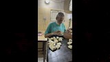حكاية خباز بالإسماعيلية يُحيي ذكرى والده 