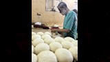 حكاية خباز بالإسماعيلية يُحيي ذكرى والده 