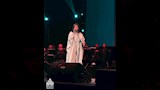 شيرين تغني مع الفرقة