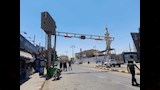 اصطدام سيارة نقل بعمود إنارة (4)