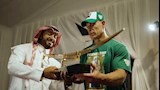 موسم الرياض يقدم درع خاص للمصارع العالمي جون سينا (1)