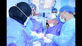 رئيس جامعة سوهاج يجري جراحة معقدة لحالة تهتك ضفيرة عصبية 