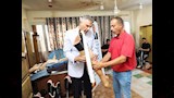 حافظ أسوان يسلم الأطراف الصناعية لـ110 مستحقين (3)