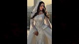 المنتجة الإماراتية رشا الظنحاني بفستان الزفاف