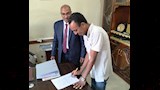 تسليم عقود عمل في الأردن لعدد من الشباب بأسوان