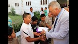 محافظ أسوان يبهج الأطفال في العيد (4)