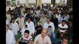 محافظ سوهاج يتبادل التهنئة بالعيد مع المواطنين بمسجد الشرطة (10)