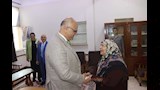 محافظ القليوبية يزور دار المسنين ويهدي النزلاء الورود والهدايا (3)