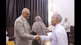 محافظ القليوبية يزور دار المسنين ويهدي النزلاء الورود والهدايا (7)