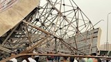 سقوط لافتة إعلانية يتسبب في إصابة 10 أشخاص ببولاق الدكرور