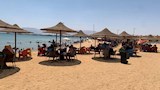 زحام في الشاطئ العام رابع ايام العيد