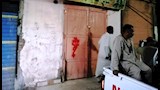 غلق وتشميع محلات ومقاهي مخالفة في أسوان