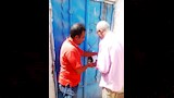 غلق وتشميع محلات ومقاهي مخالفة في أسوان