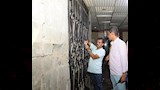 غلق وتشميع محلات ومقاهي مخالفة في أسوان