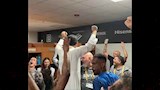 احتفال رئيس نادي الهلال مع اللاعبين (5) (1)