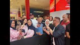 السقا يحتفل بفيلمه أحمد وأحمد مع جمهوره في دبي (8)