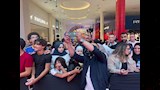 السقا يحتفل بفيلمه أحمد وأحمد مع جمهوره في دبي (6)