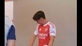 بكاء لاعب أرسنال أثناء تقديمه 