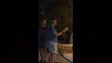 منع جيمي كاراجر من دخول ملهى ليلي (3)