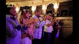 تحية الجمهور لأبطال مسرحية الملك لير