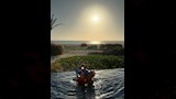 جورجينا بملابس البحر في حمام السباحة