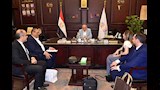 محافظ الأقصر يستقبل وفد هيئة الرقابة النووية والإشعاعية (4)