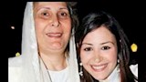 الفنانة منة شلبي  مع والدتها