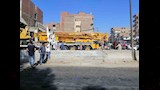 الدفع بـ3 أوناش لرفع كوبري المشاة بطوخ