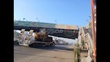 اصطدام لودر في كوبري مشاة بالإسكندرية الزراعي (4)