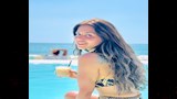 منة فضالي تقضي اجازة الصيف على البحر (2)
