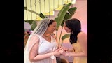اسما شريف منير وابنتها من حفل زفافها (2)