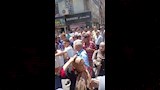 إصابة مسن بسبب سقوط عامود كهرباء 