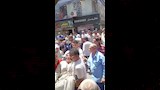 إصابة مسن بسبب سقوط عامود كهرباء 