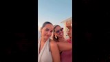 نسرين امين وصديقاتها (2)
