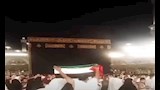 حاملاً علم فلسطين
