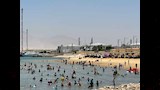 اقبال كبير على الشاطئ العام في السويس