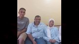 التوأم ووالدهم