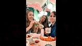 نور دياب مع الأصدقاء