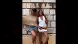 كنزي دياب وإحدى الصديقات