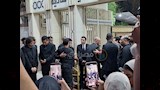 مصطفى كامل نقيب الموسيقيين ومحمود الليثي يستقبلان المعزين في أحمد عامر
