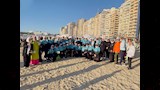 80 متطوعًا ينظفون شاطئ المندرة