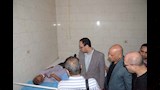 نائب محافظ أسيوط يطمئن على حالة مصابي حادث أتوبيس الصحراوي الغربي (13)