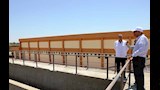 محافظ أسوان يتابع معدلات إنجاز مشروع محطة معالجة إقليت  (4)